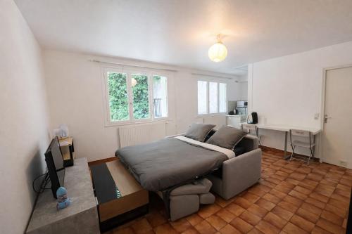 Cozy and modern stay in the heart of Pontoise in Понтуаз