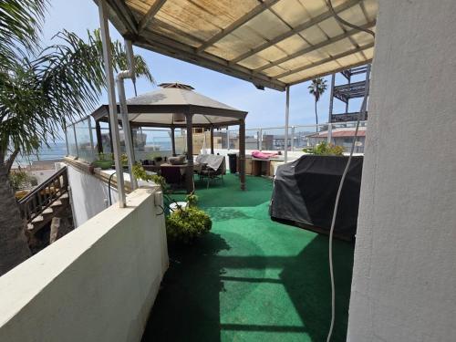 Large Balcony Beach House in Playa Hermosa