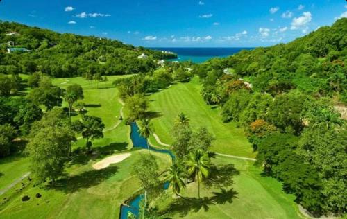 Campo de golf en el alojamiento, Le Soleil Couchant - Luxury Pool Villa & Views in Cap Estate