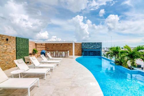 Rooftop Pool Vibes Steps To 5Th Avenue & Beach