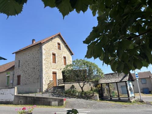 Maison moderne à La Chabanne avec jardin et animaux admis - FR-1-489-341 gîte à louer La Chabanne