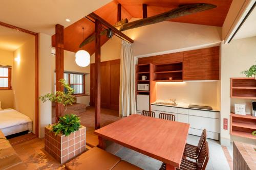 Tamagawa 414 一棟貸切 高宮駅4分 100インチプロジェクター 最大9名 in Yakuin