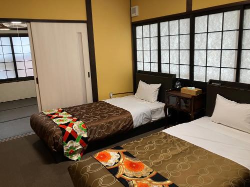 room detail thumbnail 1