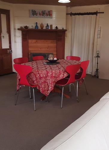 Two large Interconnecting Guest-Wing Apartments at WHARE KURA the 150-yr-old Aratapu School House in Te Kopuru