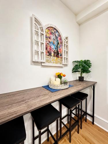 Hoboken Getaway - 15 Minutes To NYC - Great Location - Sleeps 6 comfortably in Hoboken (Nj)