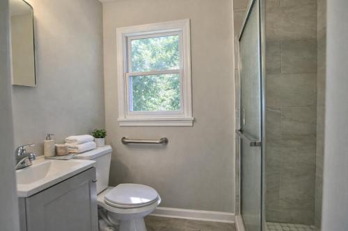 Bathroom, Ella's Open Arms in Fulton Country Airport