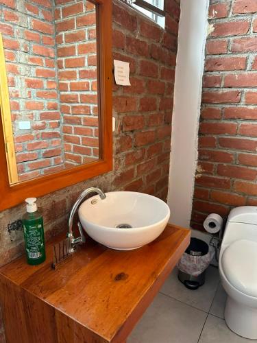 Céntrico con cocina parqueadero e internet (Centrico con cocina parqueadero e internet) in Banos de Agua Santa