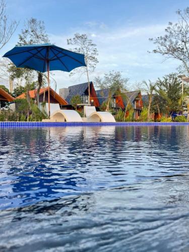 Piscina, The Lake Farmstay - Dak Lak in Hòa Thắng