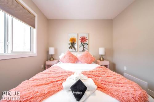 NEW, Euro-Style Suite, Whyte Avenue, AC, Netflix, Sleeps 6!, Edmonton