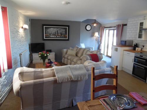 Primrose Cottage - image 14