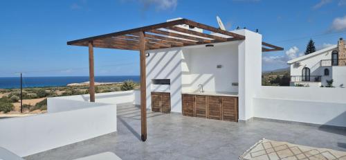 Балкон/тераса, Sea View Penthouse with Jacuzzi & Roof Terrace at Northern Cyprus in Yeni Erenköy