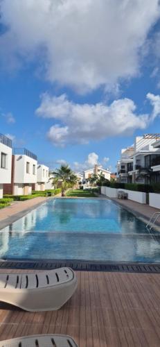 Плувен басейн, Sea View Penthouse with Jacuzzi & Roof Terrace at Northern Cyprus in Yeni Erenköy
