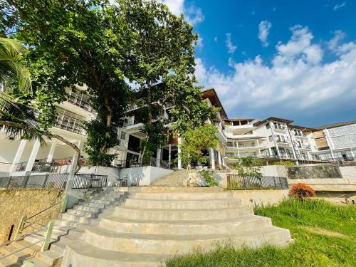 Hotel Elephant Bay - World's Best Place to See the Elephants in Pinnawala