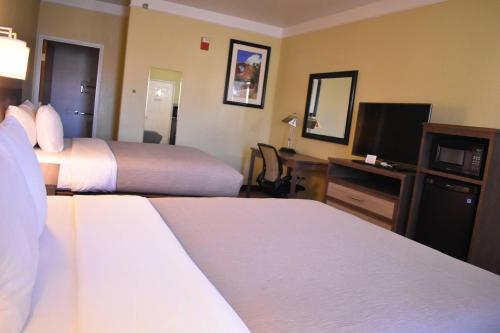 Quality Inn & Suites Gallup I-40 Exit 20 - image 24