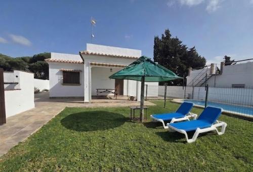 No Grupos Casa Cuervi con piscina privada en Conil