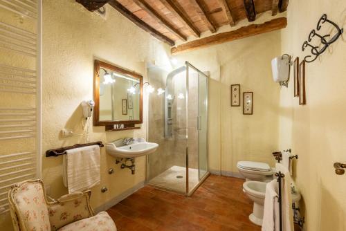 衛浴, La Locanda di Montisi in 聖焦萬尼達索