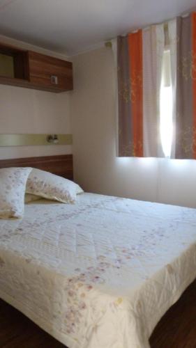 1 double bed, 2 twin beds