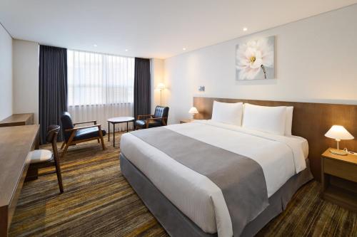 Hotel President Room Type - Standard King Room