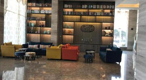Kyriad Marvelous Hotel Xiangyin Bus Station – khách sạn tại Xiangyin