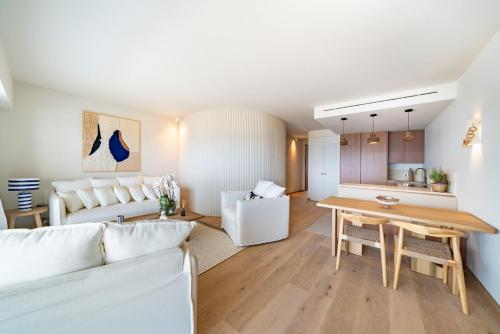Beautiful renovated 2BR Sea View Palm Beach