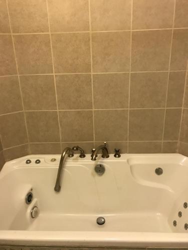 设施服务, 沃特伯里大苹果汽车旅馆 (Waterbury Big Apple Motel) in 瓦特柏利(CT)