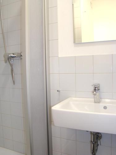 BNB near Brandenburg Gate - Rooms & Apartments - image 12