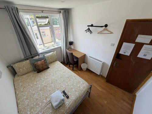 F5 Private Double Room (Sandycroft Guest House), London