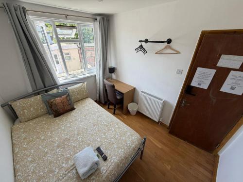 F5 Private Double Room (Sandycroft Guest House) 4