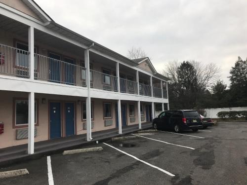 Mayfair Motel - 출입구