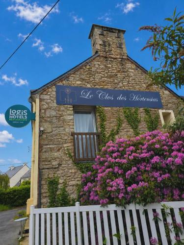 Exterior view of Logis Hotel Vannes Nord Le Clos Des Hortensias