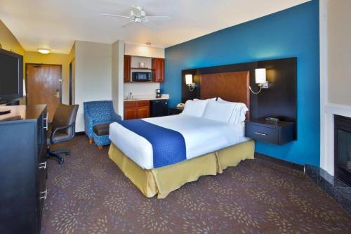 Holiday Inn Express Mackinaw City, an IHG Hotel