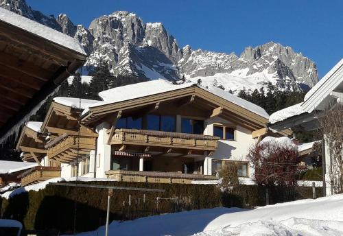 Buitenkant, Landhaus BergMoment - adults only in Ellmau