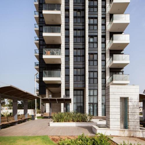 Vista exterior, Modern Sea View Apt in Luxury Tower l Mamad in Bat Yam