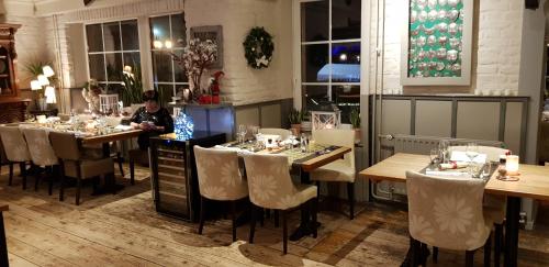 餐廳, 王頭餐廳酒店 (Hotel Restaurant The Kings Head Inn) in 富倫