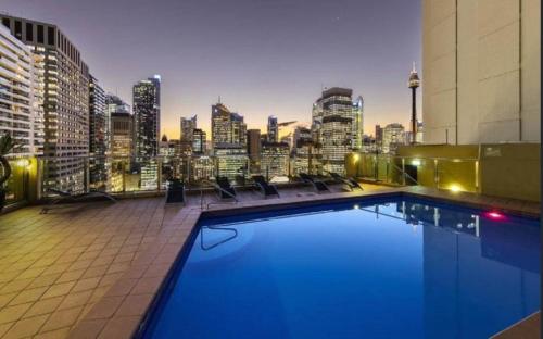 City Escape with Spa Access in Darlinghurst - image 14