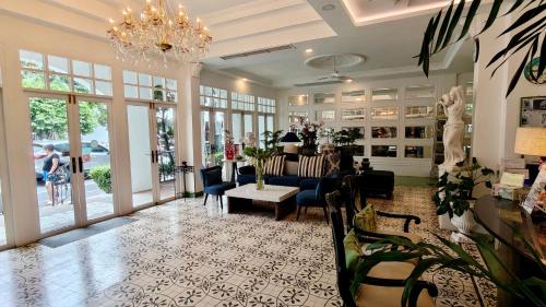 Casa Blanca Boutique Hotel Phuket near Rajaphat Phuket University