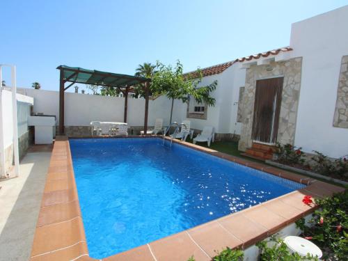 Casa familiar cerca del mar con piscina privada, WiFi, aire acondicionado, admiten mascotas - ES-184-47