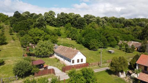 Viesnīcas āriene, Berki Porta Vendeghaz in Dinnyeberki