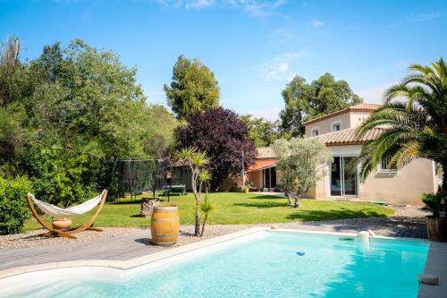 Villa Andria Familiar trampolín & piscina