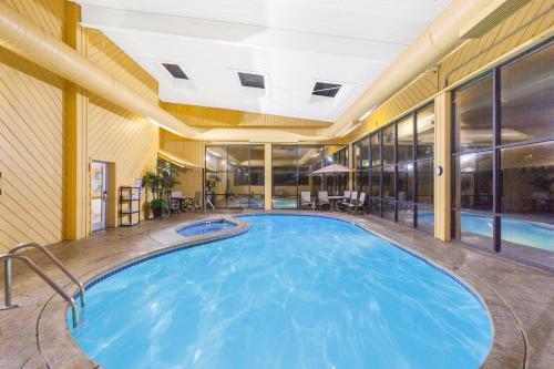 Piscina, Baymont by Wyndham Branson - On the Strip in Branson City Center