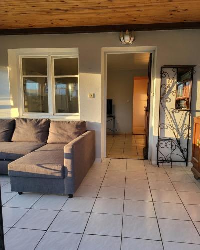 Appartement de plain pied avec terrasse jardin parking - Location saisonnière - Viriat