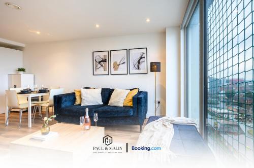 2BR River View Apartment Near MediaCityUK By Paul & Malin Properties Holiday Lets Salford, Manchester
