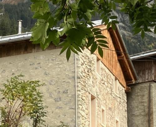 Ravissant chalet familial en Vanoise – khách sạn tại Planay