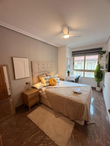 Alicante city room with AC and Wifi