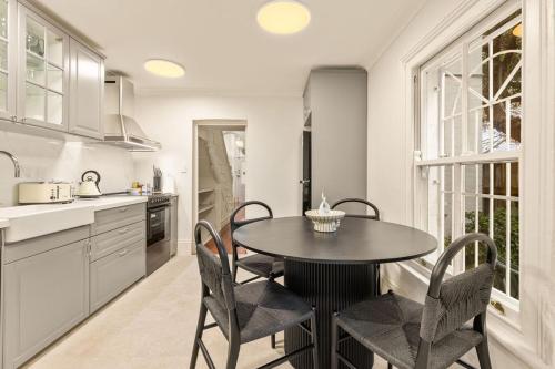 Létesítmények, Family Friendly Woollahra Terrace with Parking in Woollahra