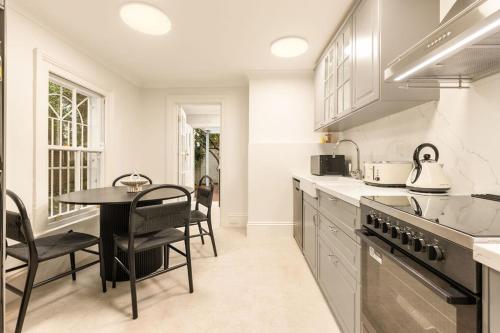 Family Friendly Woollahra Terrace with Parking in Woollahra