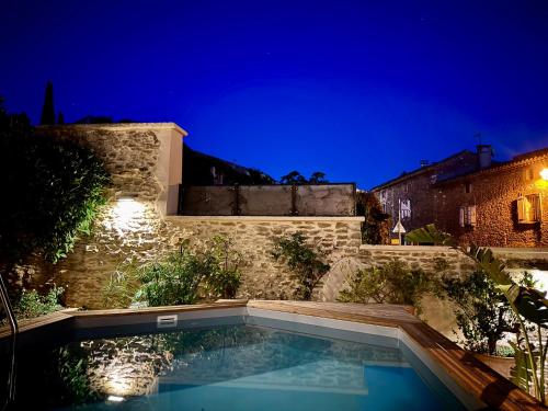 Peldbaseins, Le diX - Classic Room - VallabriX proche UZES in Vallabrix