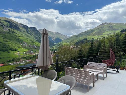 Dārzs, Alya Teras Otel in Hamsiköy