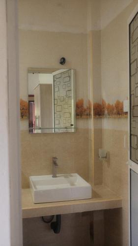 5 Room Pool Villa in Ahangama - image 4