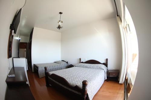 1 double bed, 1 twin bed